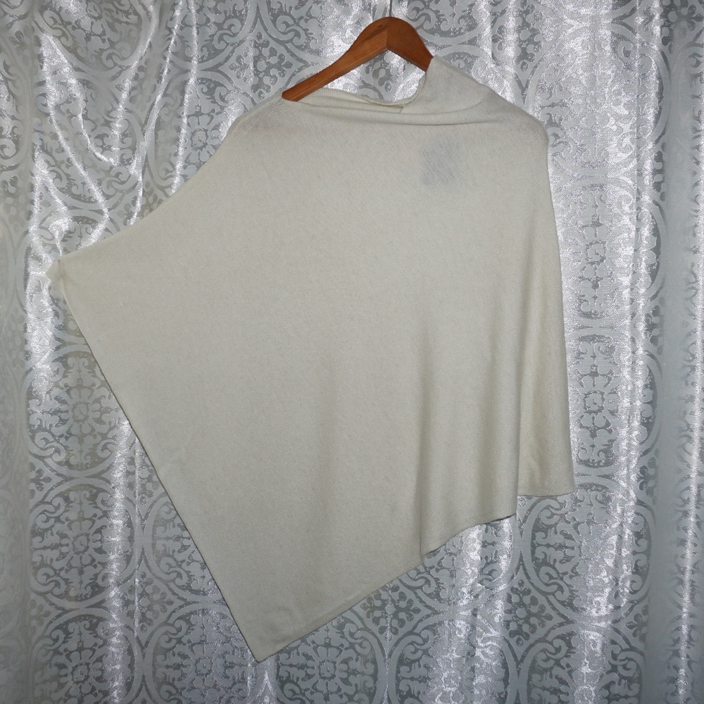 CASHMERE asymmetrical Poncho OSFM  ivory NWT